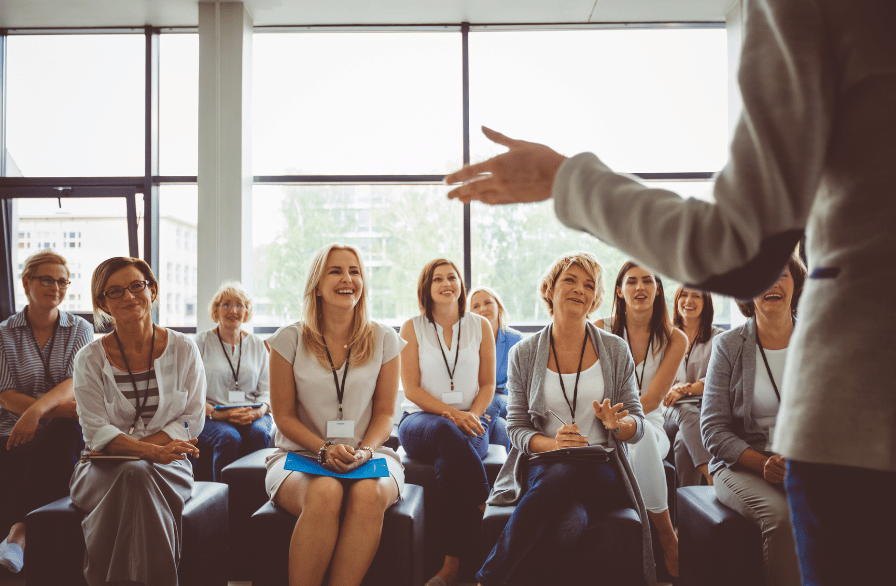 Nâng cao kỹ năng giao tiếp và ứng xử chuyên nghiệp: Hiểu rõ tầm quan trọng của văn hóa giao tiếp và ứng xử trong công việc, từ đó cải thiện hiệu quả giao tiếp và xây dựng mối quan hệ chuyên nghiệp.